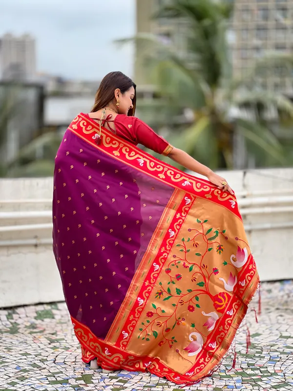Magenta_Paithani_Saree_With_Gold_Zari_Meenakari_Motifs_Saree_With_Blouse_Piece_For_Women_&_Girl