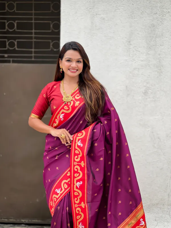 Magenta_Paithani_Saree_With_Gold_Zari_Meenakari_Motifs_Saree_With_Blouse_Piece_For_Women_&_Girl