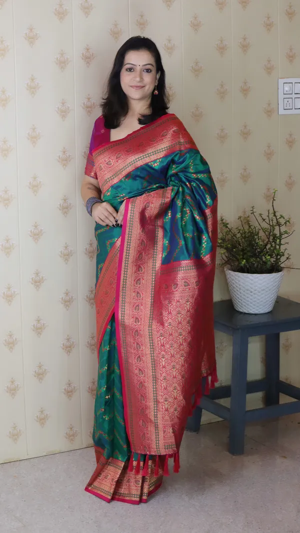 Rama_Premium_Banarasi_Soft_Silk_With_Gold_Zari_Zig_Zag_Geometric_Weaved_Saree_With_Blouse_Piece_For_Women_&_Girl
