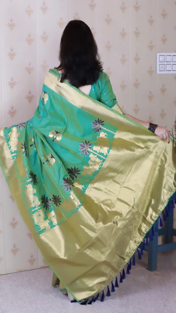 Green_Soft_Silk_With_Flower_Meenakari_Motifs_Saree_With_Blouse_Piece_For_Women_&_Girl