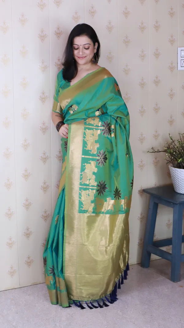 Green_Soft_Silk_With_Flower_Meenakari_Motifs_Saree_With_Blouse_Piece_For_Women_&_Girl