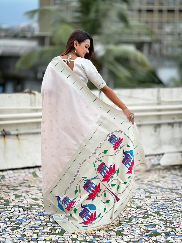 Cream_Paithani_Saree_With_Silver_Zari_Woven_Motifs_Saree_With_Blouse_Piece_For_Women_&_Girl