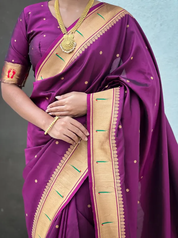 Maroon_Soft_Silk_With_Floral_Motifs_Weaved_Saree_With_Blouse_Piece_For_Women_&_Girl