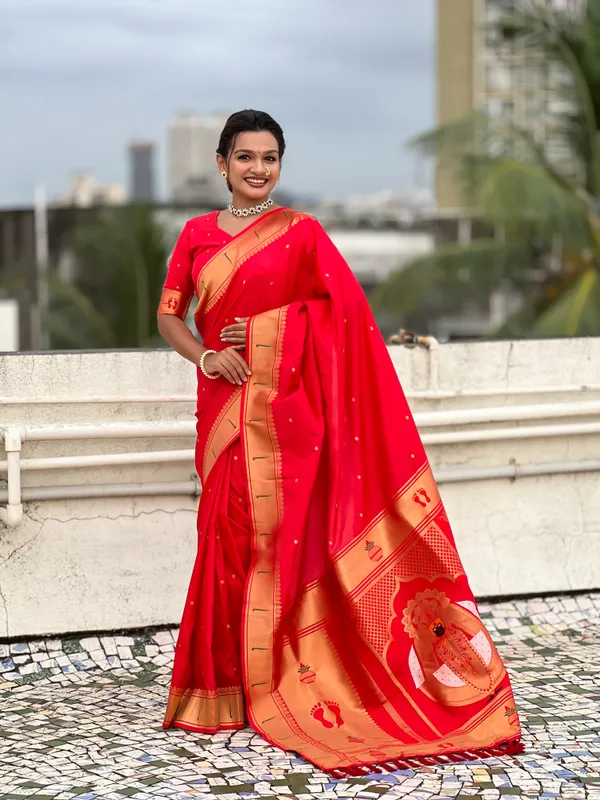 Red_Soft_Silk_With_Floral_Motifs_Weaved_Saree_With_Blouse_Piece_For_Women_&_Girl