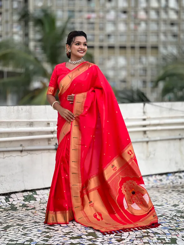 Red_Soft_Silk_With_Floral_Motifs_Weaved_Saree_With_Blouse_Piece_For_Women_&_Girl