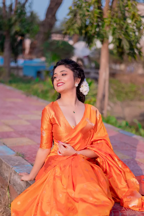 Orange_Soft_Moonga_Silk_With_Zari_Motifs_Saree_With_Blouse_Piece_For_Women_&_Girl