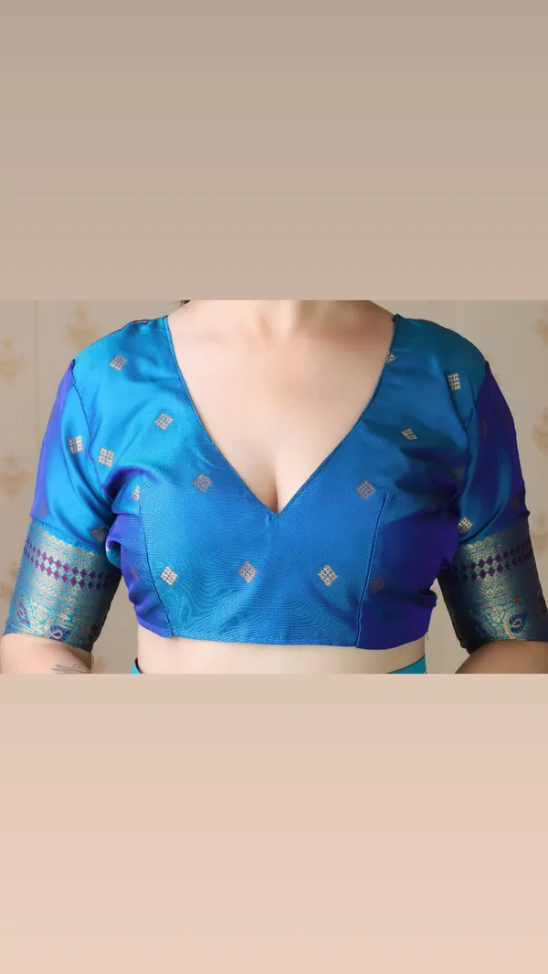Violet_Premium_Banarasi_Soft_Silk_With_Gold_Zari_Zig_Zag_Geometric_Weaved_Saree_With_Blouse_Piece_For_Women_&_Girl