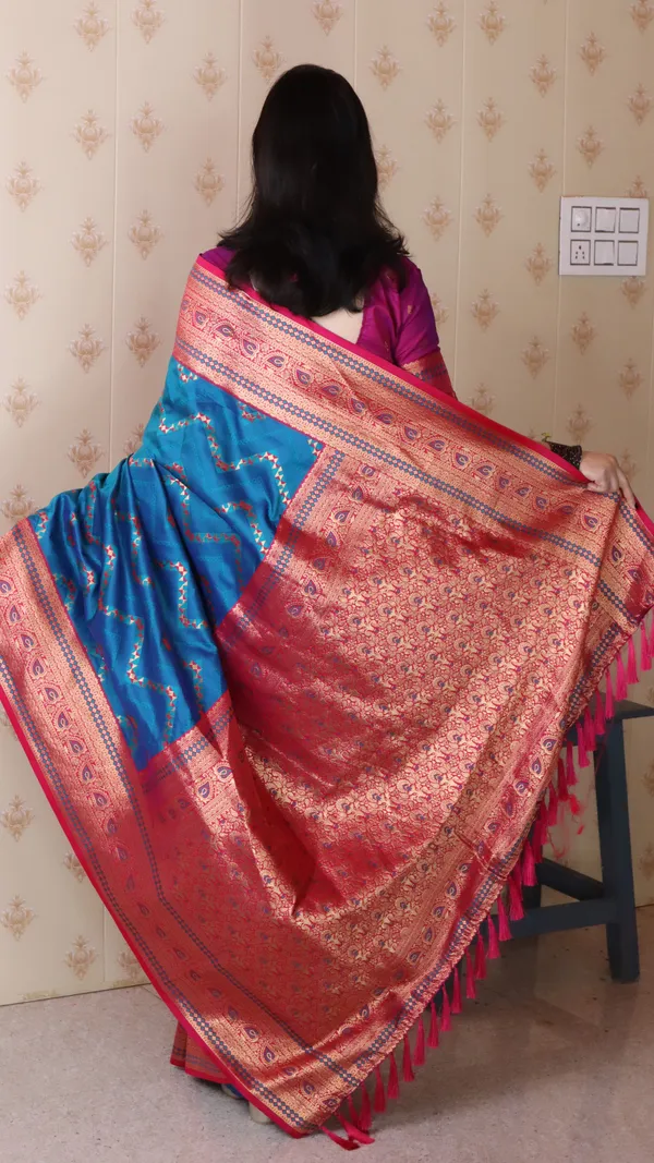 Royal_Blue_Premium_Banarasi_Soft_Silk_With_Gold_Zari_Zig_Zag_Geometric_Weaved_Saree_With_Blouse_Piece_For_Women_&_Girl