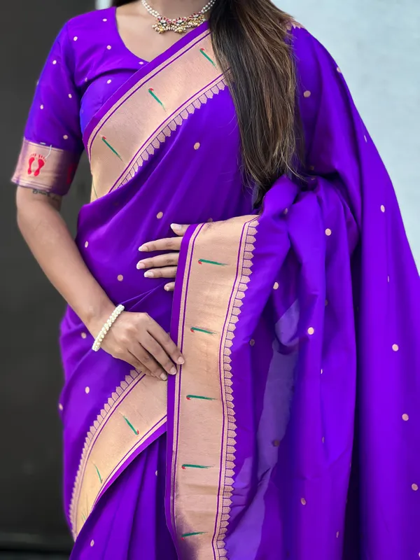 Dark_Purple_Soft_Silk_With_Floral_Motifs_Weaved_Saree_With_Blouse_Piece_For_Women_&_Girl