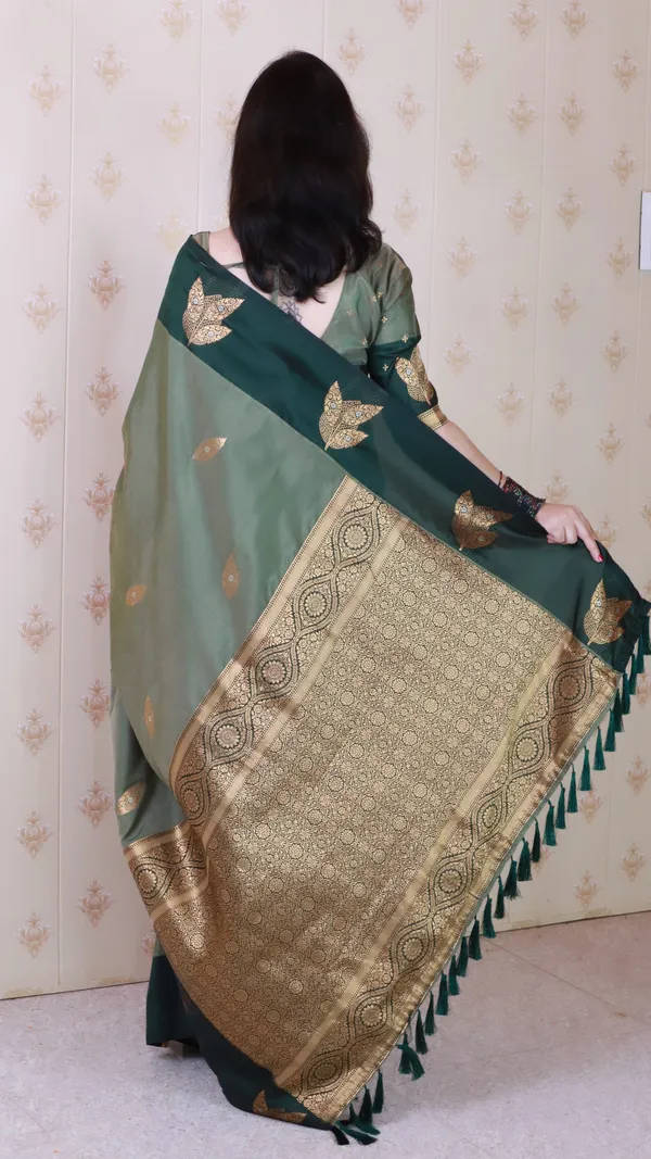 Grey_Soft_Silk_With_Zig_Zag_Motifs_Saree_With_Blouse_Piece_For_Women_&_Girl