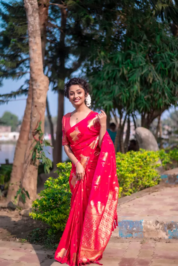 Pink_Soft_Moonga_Silk_With_Zari_Motifs_Saree_With_Blouse_Piece_For_Women_&_Girl