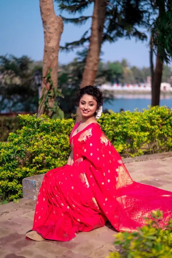 Pink_Soft_Moonga_Silk_With_Zari_Motifs_Saree_With_Blouse_Piece_For_Women_&_Girl