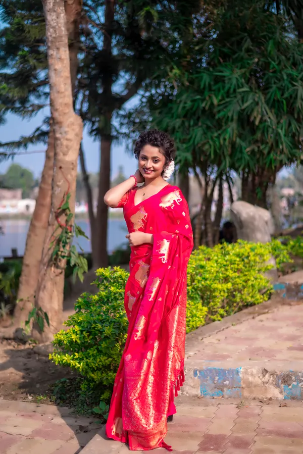 Pink_Soft_Moonga_Silk_With_Zari_Motifs_Saree_With_Blouse_Piece_For_Women_&_Girl