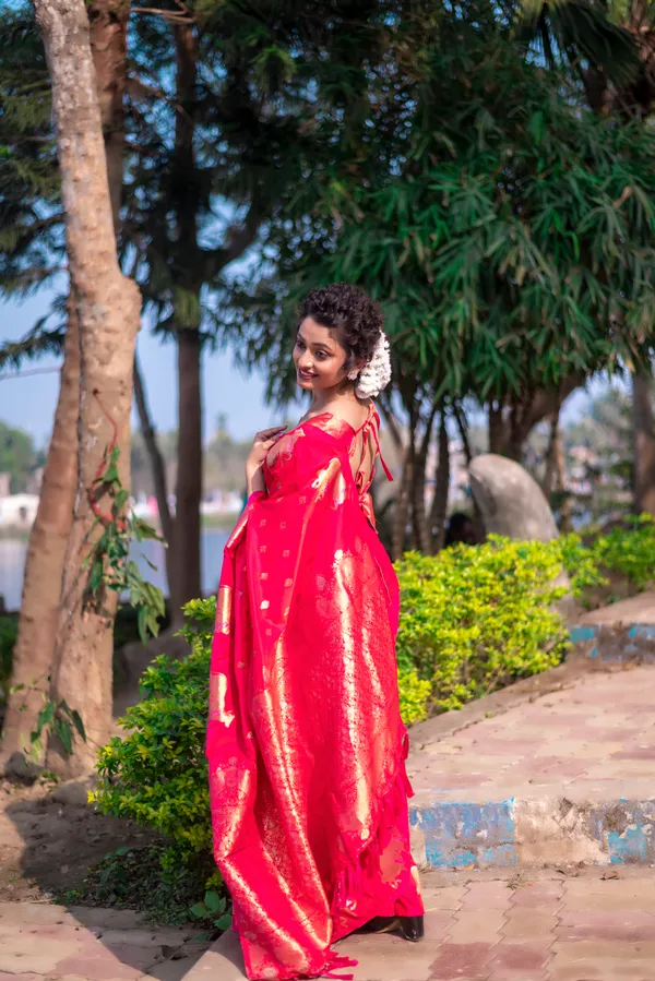 Pink_Soft_Moonga_Silk_With_Zari_Motifs_Saree_With_Blouse_Piece_For_Women_&_Girl
