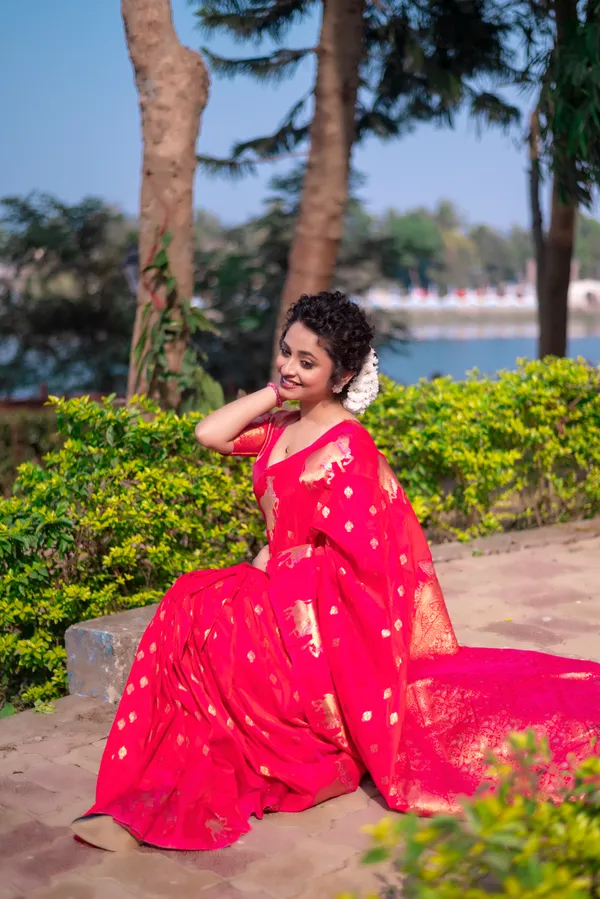 Pink_Soft_Moonga_Silk_With_Zari_Motifs_Saree_With_Blouse_Piece_For_Women_&_Girl