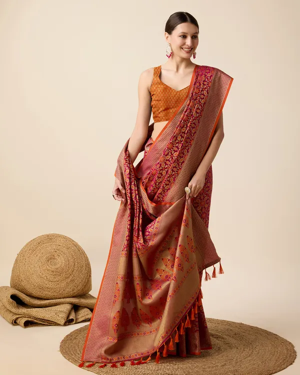 Red_Patola_Silk_Weaved_Saree_With_Contrast_Meenakari_Saree_For_Women_&_Girls