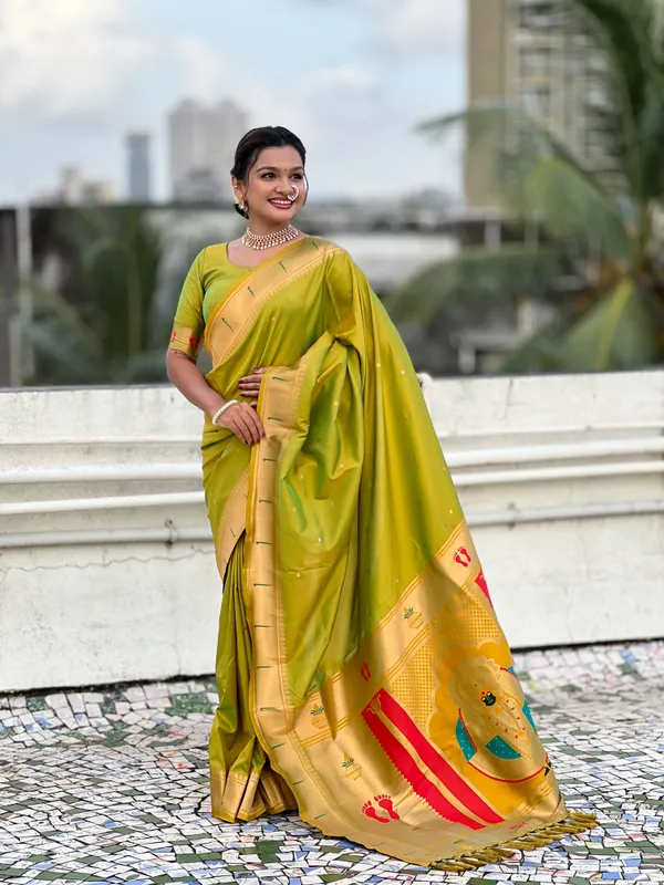 Mehandi_Soft_Silk_With_Floral_Motifs_Weaved_Saree_With_Blouse_Piece_For_Women_&_Girl