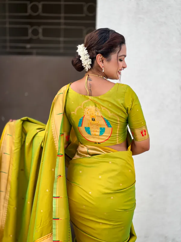 Mehandi_Soft_Silk_With_Floral_Motifs_Weaved_Saree_With_Blouse_Piece_For_Women_&_Girl