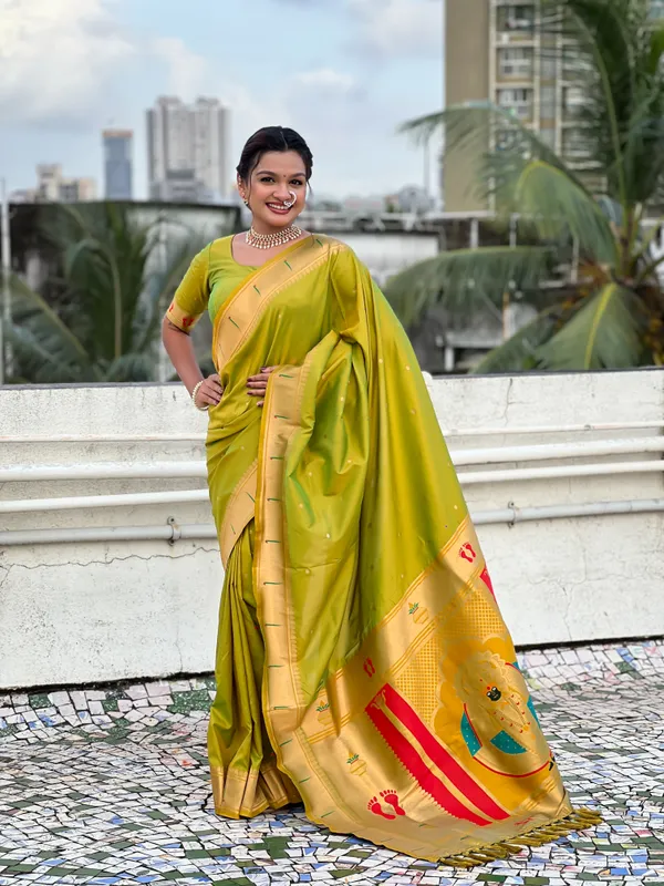 Mehandi_Soft_Silk_With_Floral_Motifs_Weaved_Saree_With_Blouse_Piece_For_Women_&_Girl