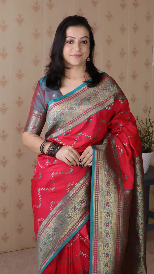 Pink_Premium_Banarasi_Soft_Silk_With_Gold_Zari_Zig_Zag_Geometric_Weaved_Saree_With_Blouse_Piece_For_Women_&_Girl
