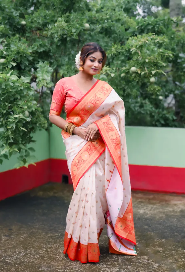 White_Soft_Silk_With_Woven_Meenakari_Motifs_Saree_With_Blouse_Piece_For_Women_&_Girl