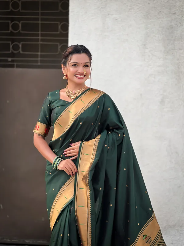 Dark_Green_Soft_Silk_With_Floral_Motifs_Weaved_Saree_With_Blouse_Piece_For_Women_&_Girl