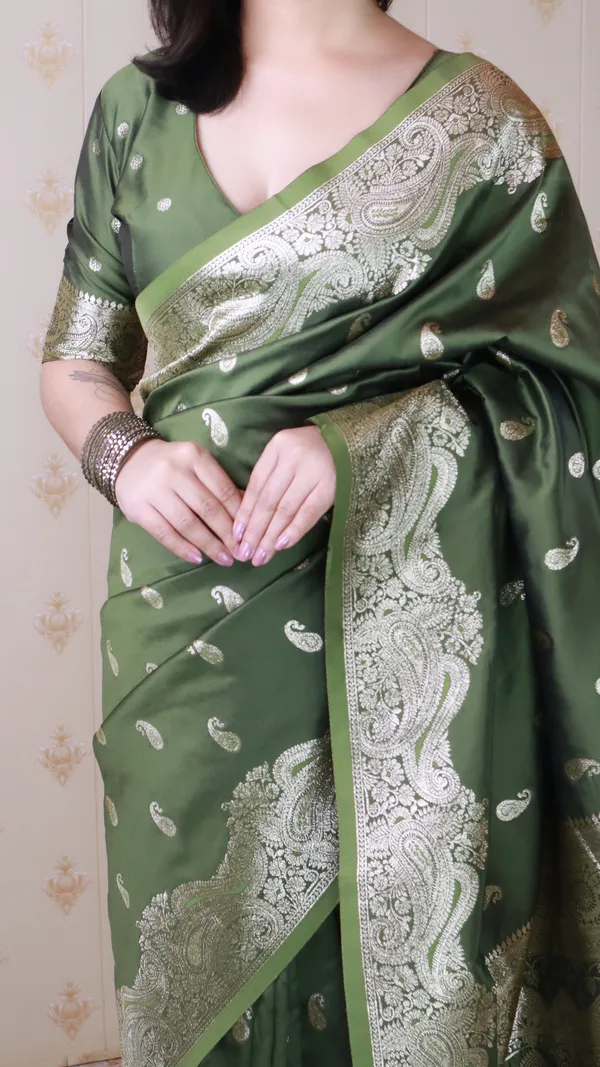 Green_Premium_Banarasi_Soft_Silk_With_Silver_Zari_Jaal_Weaved_Saree_With_Blouse_Piece_For_Women_&_Girl