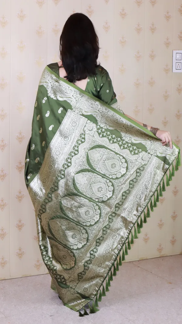Green_Premium_Banarasi_Soft_Silk_With_Silver_Zari_Jaal_Weaved_Saree_With_Blouse_Piece_For_Women_&_Girl