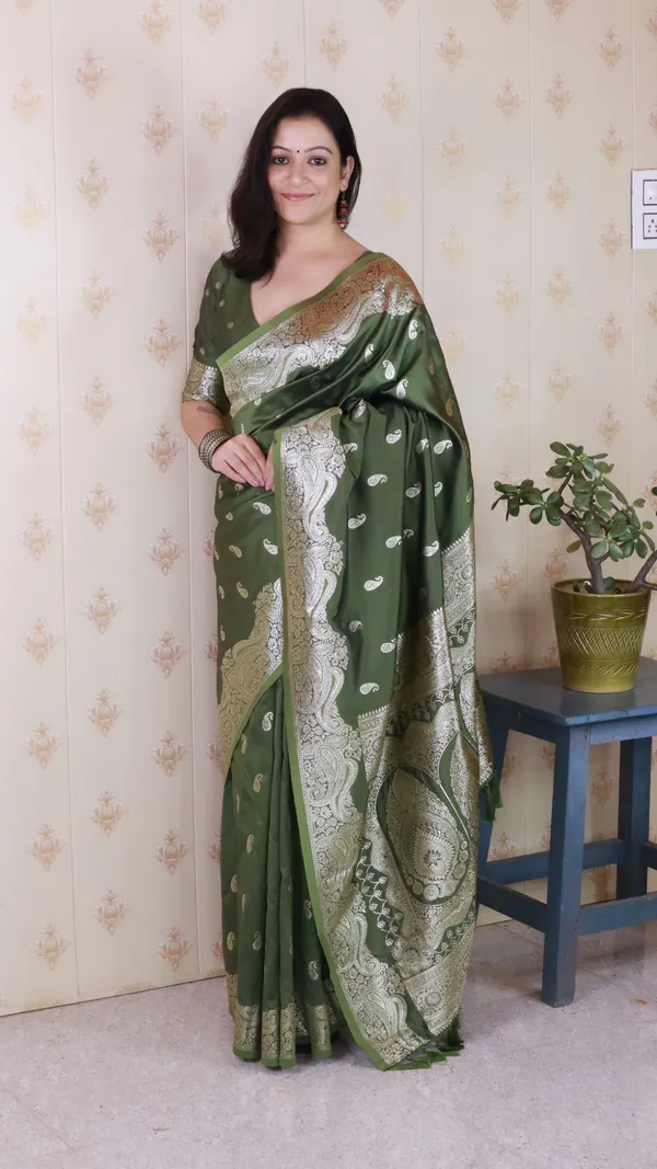 Green_Premium_Banarasi_Soft_Silk_With_Silver_Zari_Jaal_Weaved_Saree_With_Blouse_Piece_For_Women_&_Girl