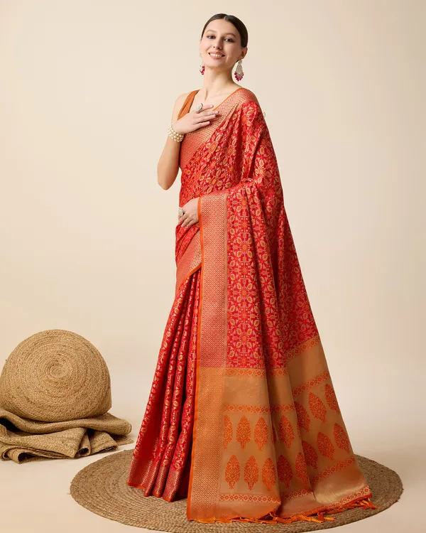 Red_Patola_Silk_Weaved_With_Contrast_Meenakari_Saree_For_Women_&_Girls