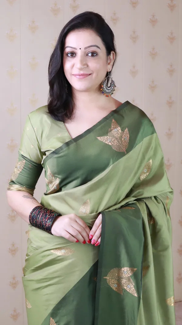 Pista_Soft_Silk_With_Zig_Zag_Motifs_Saree_With_Blouse_Piece_For_Women_&_Girl