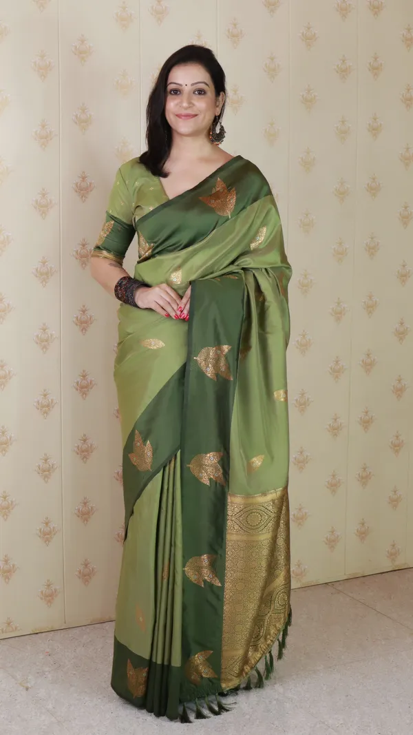 Pista_Soft_Silk_With_Zig_Zag_Motifs_Saree_With_Blouse_Piece_For_Women_&_Girl