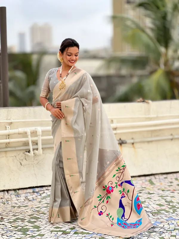 Light_Grey_Soft_Organza_Saree_With_Butti_Meenakari_Zari_Weaved_Saree_With_Blouse_Piece_For_Women_&_Girl
