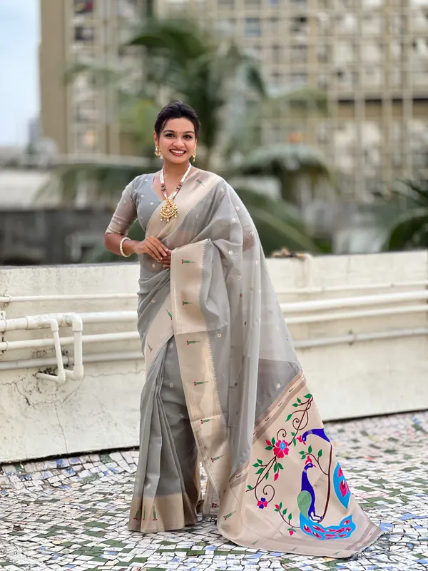 Light_Grey_Soft_Organza_Saree_With_Butti_Meenakari_Zari_Weaved_Saree_With_Blouse_Piece_For_Women_&_Girl