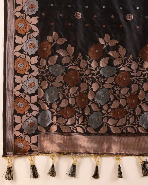 Black_Patola_Silk_Weaved_Saree_With_Contrast_Meenakari_Saree_For_Women_&_Girls