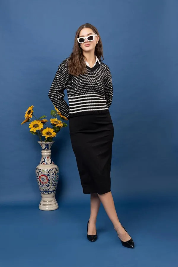 Woolen_V_Neck_Sweater_For_Women