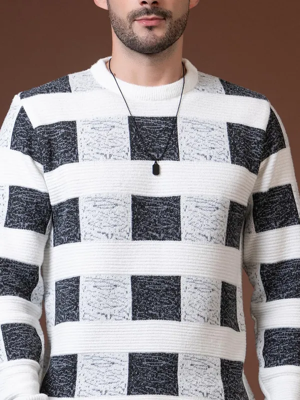 Men_S_Colorblocked_Round_Neck_Wool_Pullover_Sweater