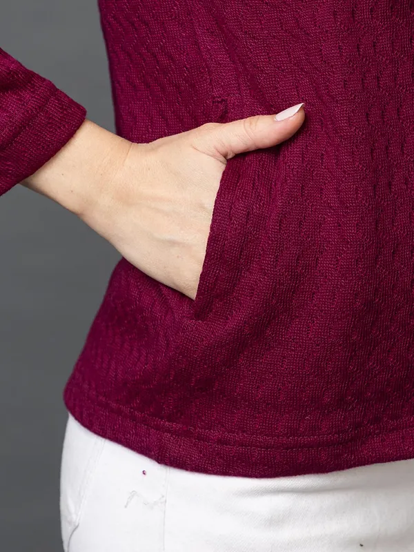 Womens_Woolen_V_Neck_Cardigan_With_Pockets