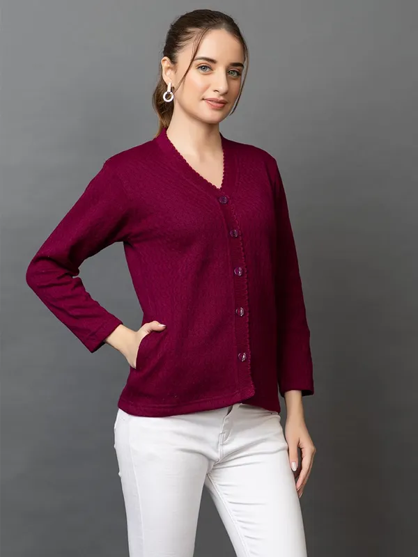 Womens_Woolen_V_Neck_Cardigan_With_Pockets