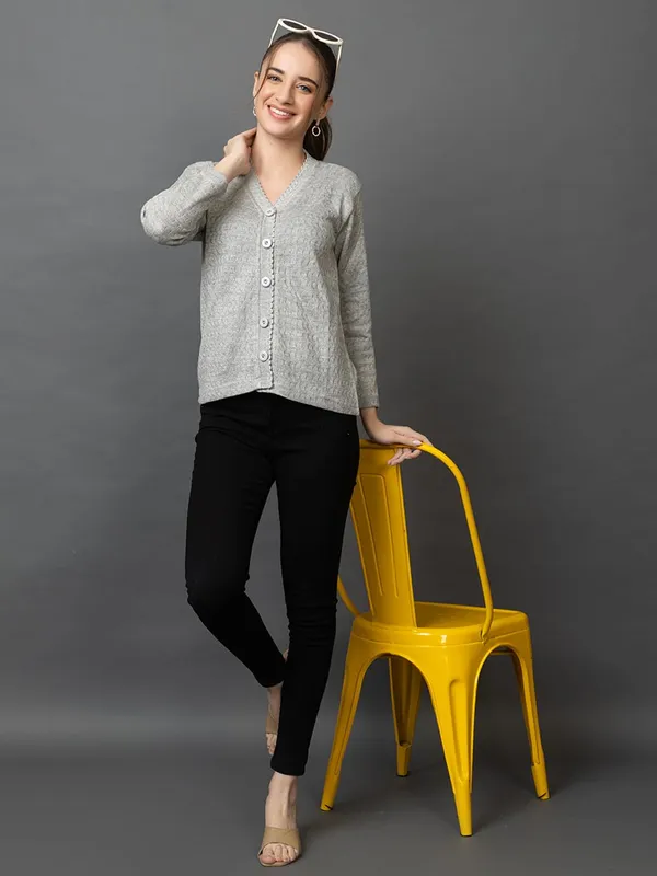 Womens_Woolen_V_Neck_Cardigan_With_Pockets