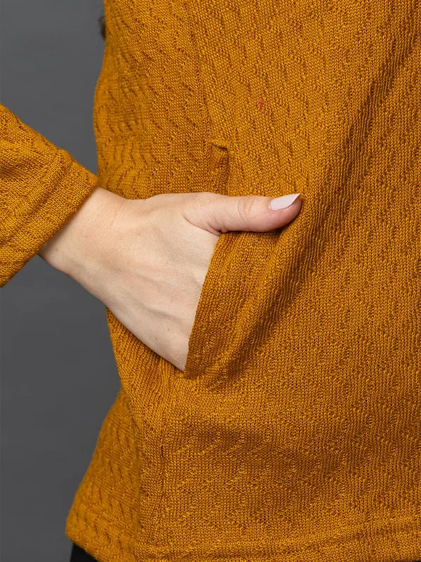 Womens_Woolen_V_Neck_Cardigan_With_Pockets