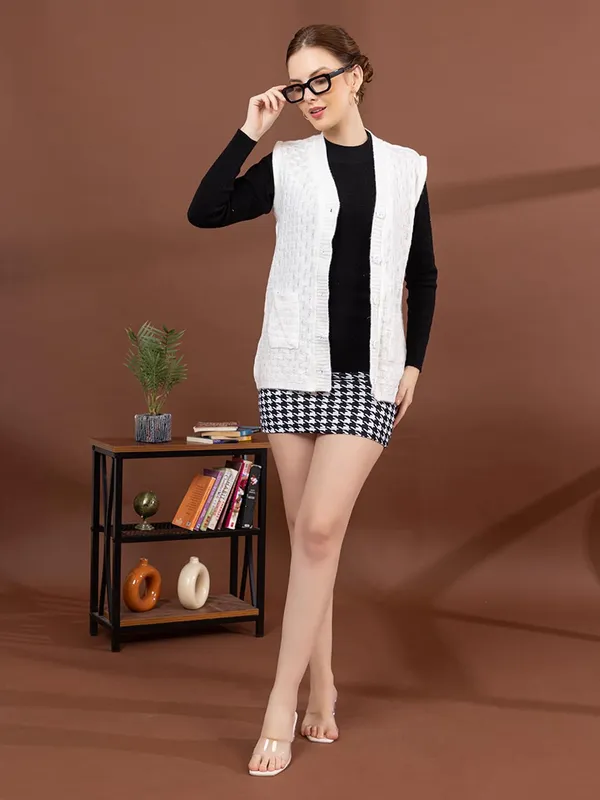 Womens_Woolen_Sleeveless_Cardigan