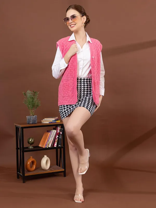 Womens_Woolen_Sleeveless_Cardigan