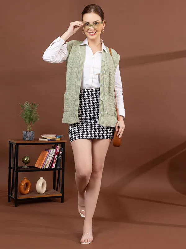Womens_Woolen_Sleeveless_Cardigan