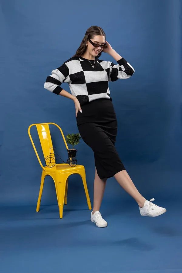 Black_Women_Round_Neck_Colour_Block_Sweater_100%_Wool_Winter_Wear_Pullover