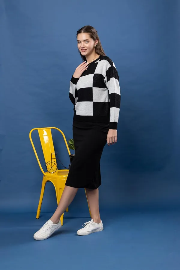 Black_Women_Round_Neck_Colour_Block_Sweater_100%_Wool_Winter_Wear_Pullover