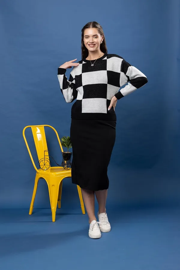 Black_Women_Round_Neck_Colour_Block_Sweater_100%_Wool_Winter_Wear_Pullover
