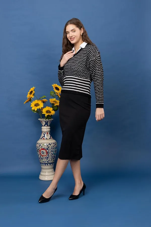 Black_Winter_Wear_Stylish_Trendy_Regular_Fit_V_Neck_Full_Sleeve_100%_Woolen_Sweater_For_Womens_And_Girls