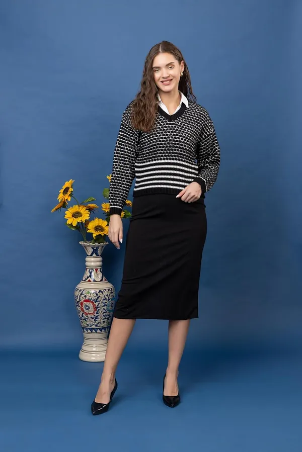Black_Winter_Wear_Stylish_Trendy_Regular_Fit_V_Neck_Full_Sleeve_100%_Woolen_Sweater_For_Womens_And_Girls