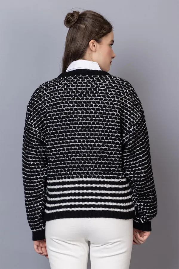 Black_Launches_Designer_And_Knitted_V_Neck_Womensweater_And_These_Can_Be_Paired_With_Jeans_And_Legging_In_Winter_Season_Trendy_Fashionable_Solid